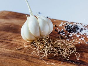 Spring garlic care in the garden