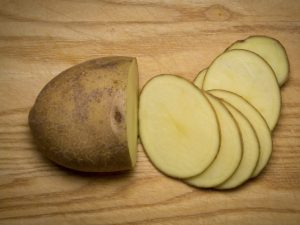Propiedades útiles y nocivas de las patatas crudas.