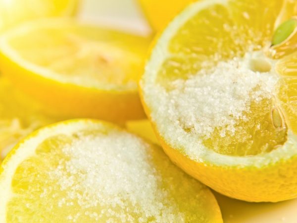 Le sucre aide à garder le citron frais pendant six mois