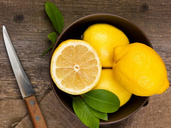 El limón se usa en el tratamiento de muchas enfermedades.