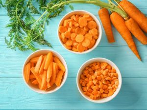 Karotten essen im ersten Monat des Stillens