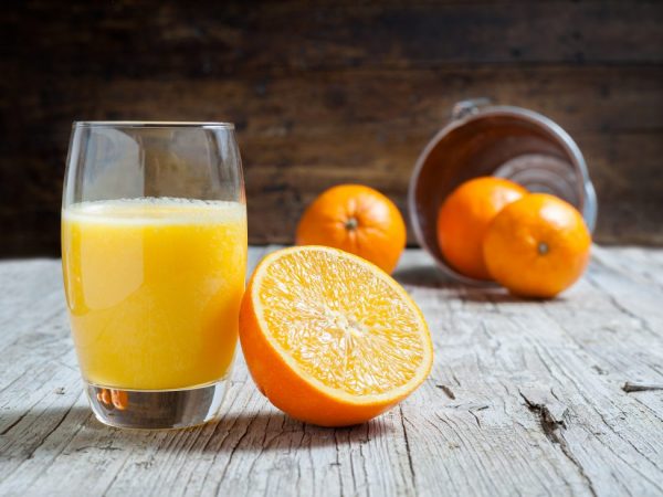 El jugo de naranja se usa para cocinar.