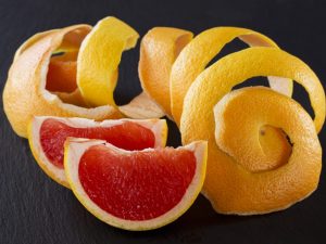Manieren om grapefruit op de juiste manier te schillen