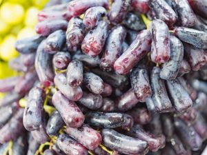 Features of Witch's Fingers grapes