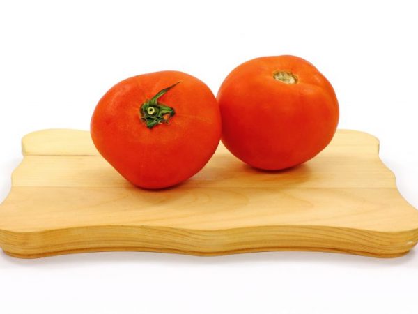 Je snadné odstranit kůži z rajčat