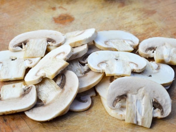 Introduktion till dieten av rå champignoner