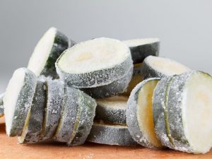Frys zucchini för vintern